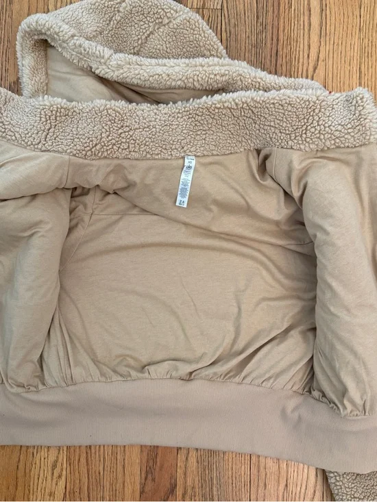 ALO Yoga Foxy Sherpa Jacket in Camel – Size XS EUC - Picture 15 of 15